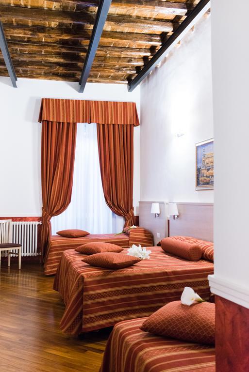 Bed and Breakfast Domus Capilupi Рим Экстерьер фото