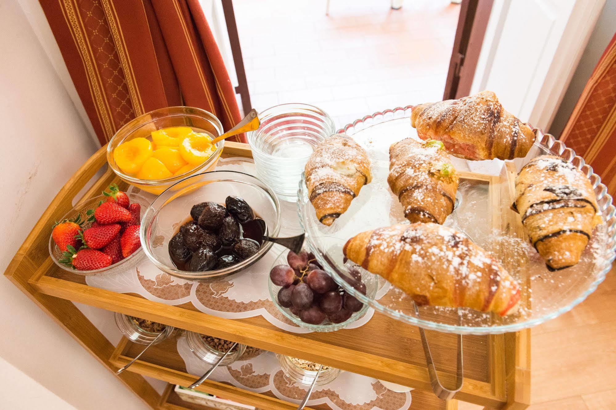 Bed and Breakfast Domus Capilupi Рим Экстерьер фото