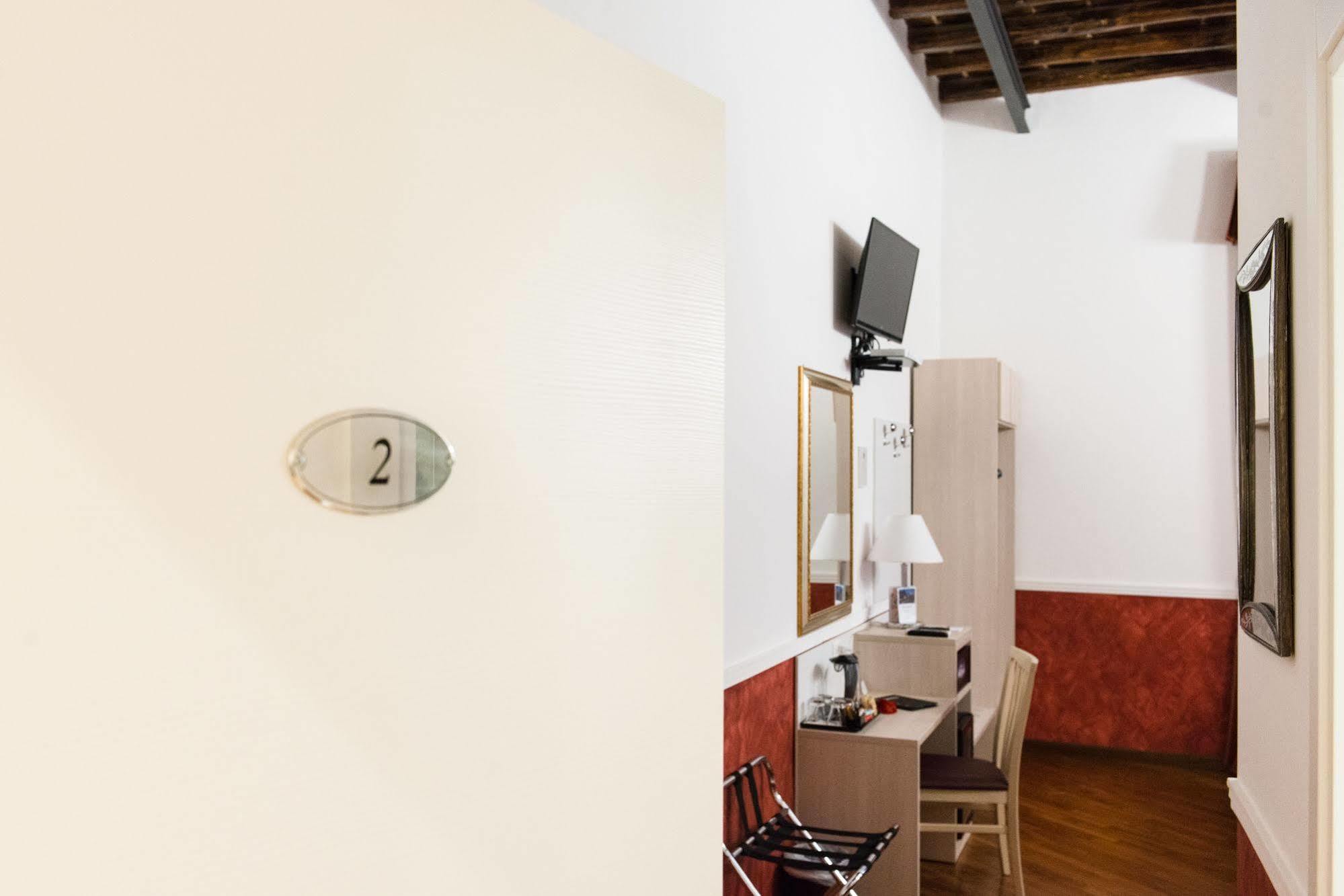 Bed and Breakfast Domus Capilupi Рим Экстерьер фото