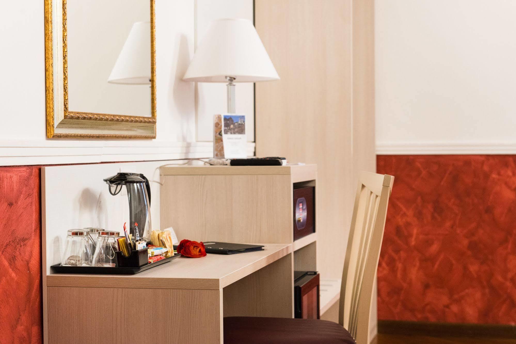 Bed and Breakfast Domus Capilupi Рим Экстерьер фото
